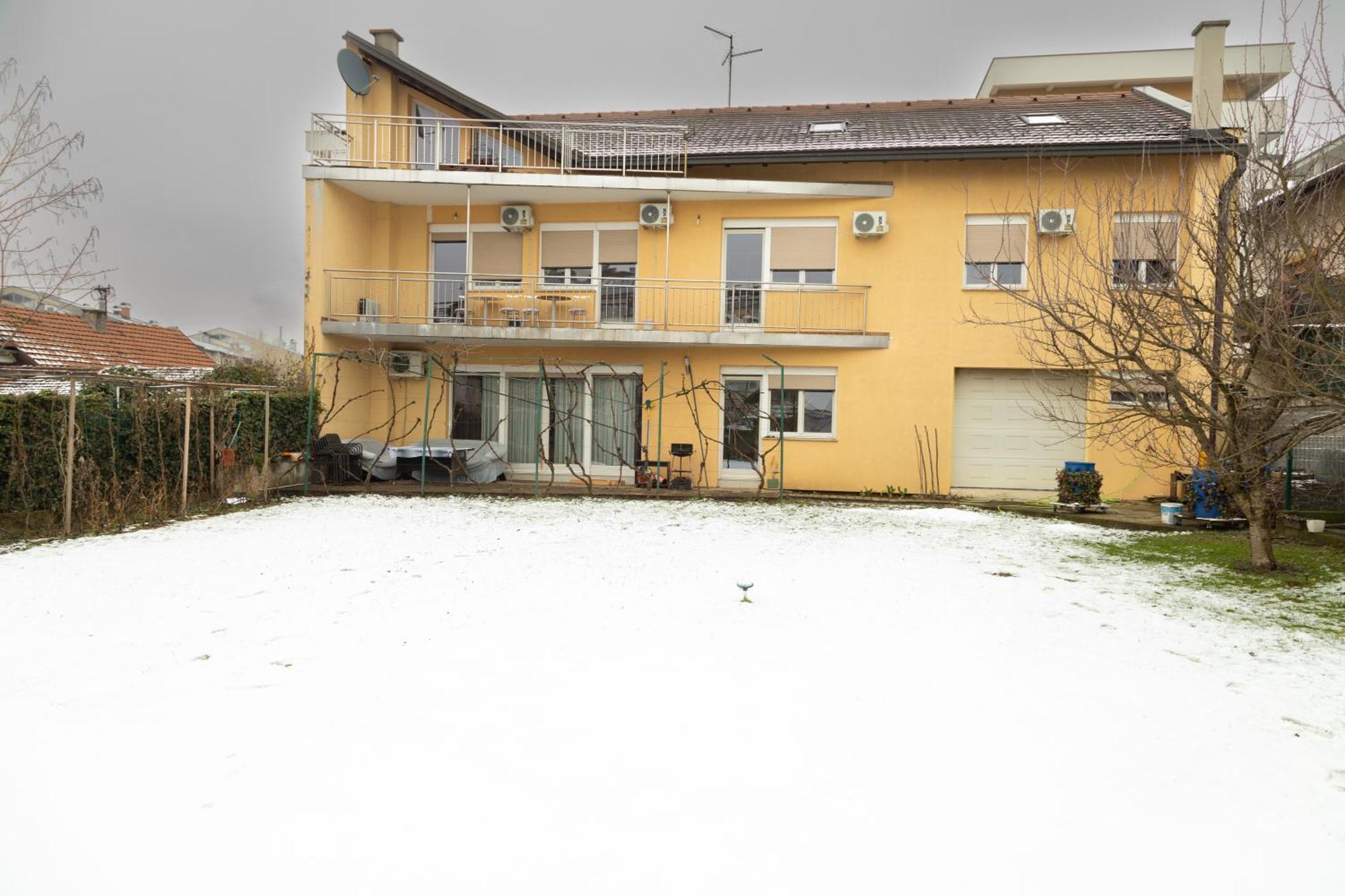 Bolek Mansion Apartamento Banja Luka Exterior foto